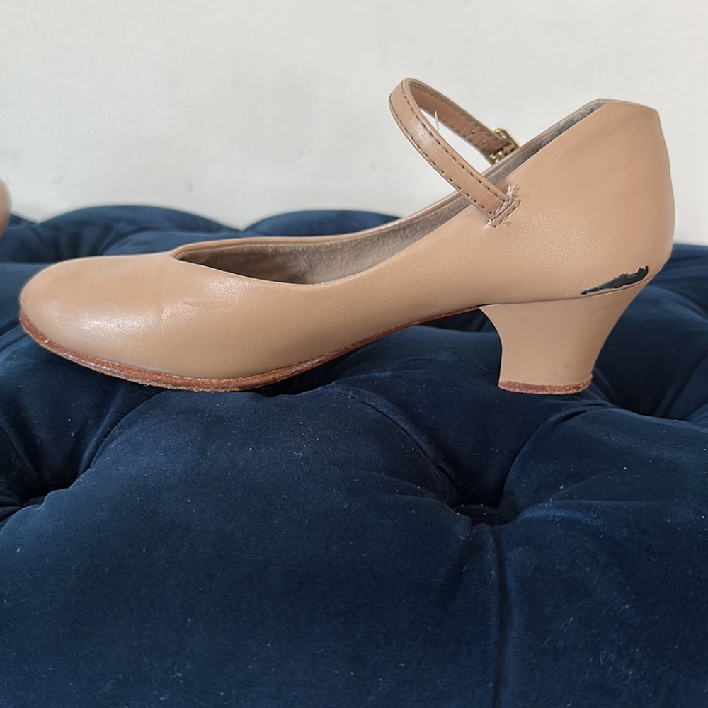 Capezio's Jr. Footlight shoe Size: 5.5 Caramel - Picture 5 of 10